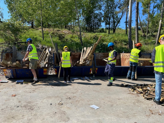 Pilotprojekt i Nacka visar på stora möjligheter att sortera impregnerat trä som icke-farligt avfall. Foto: Nacka vatten och avfall